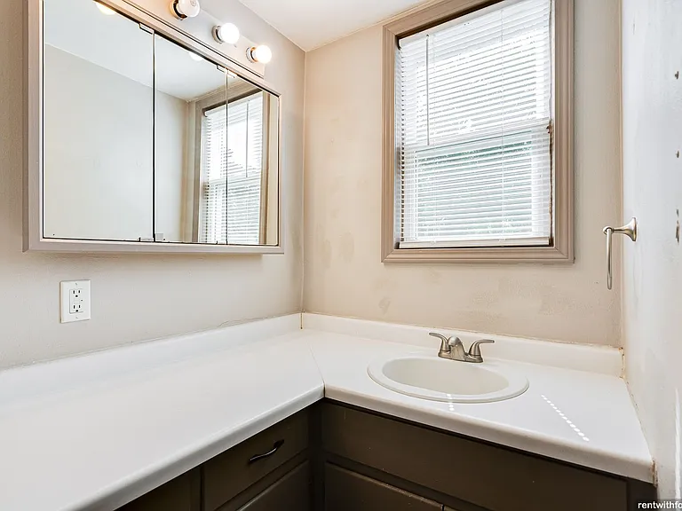 127 W. 6th St. — Photo 12