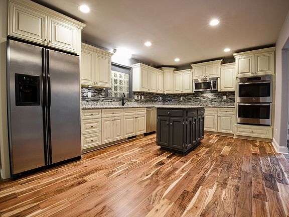 4th image of 1207 Teenajo Dr SE