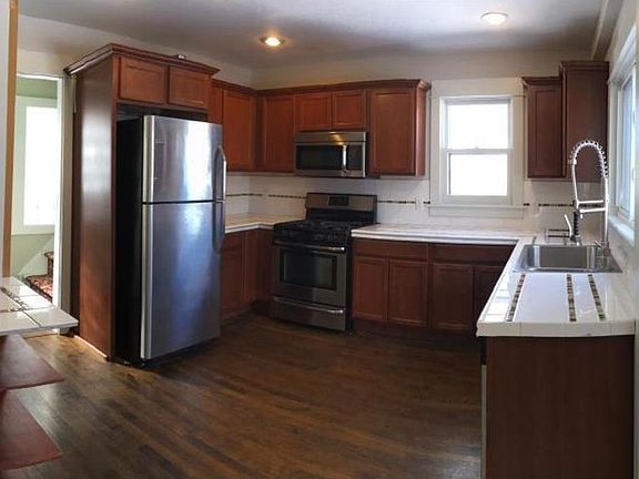 3rd image of 711 Stewart Ave