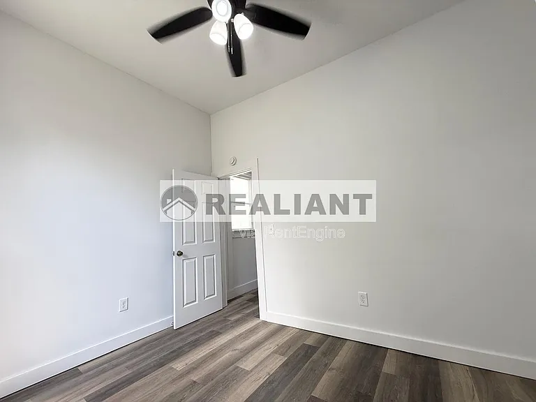 942 Columbia St #1 — Photo 13