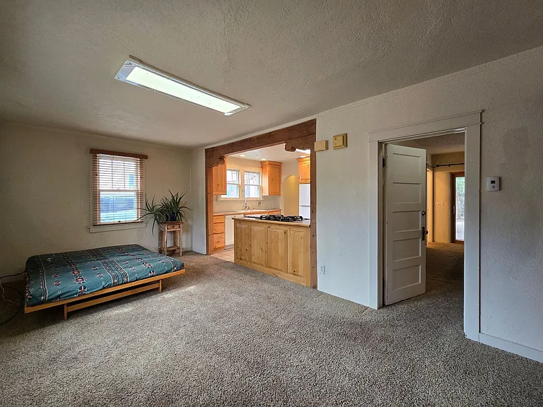 505 Grant Ave #B — Photo 8
