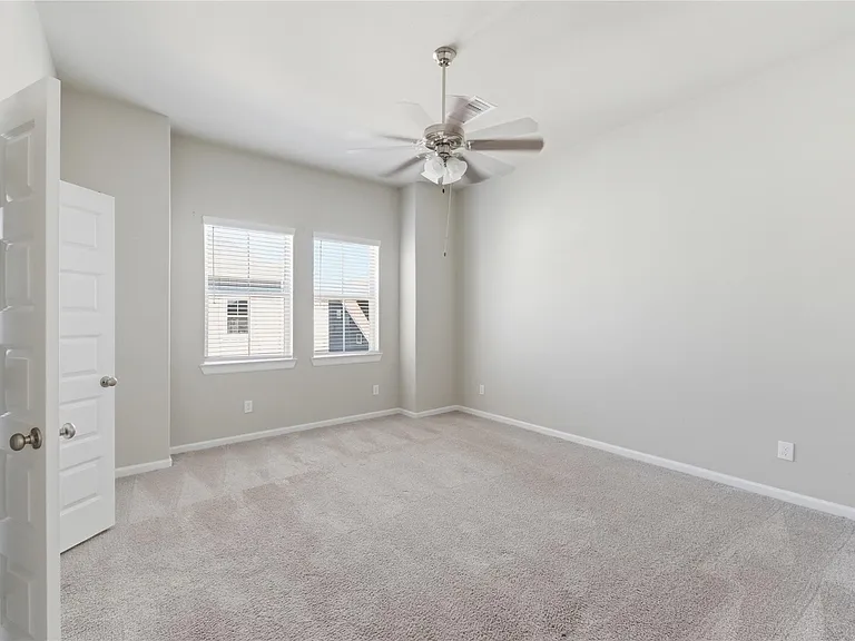 12006 Ridgewood Hill Dr — Photo 33