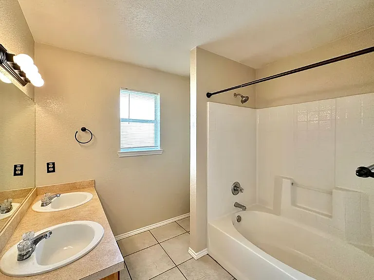 4405 Hondo Dr — Photo 5