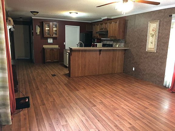 2010 16x80-Living/Kitchen 