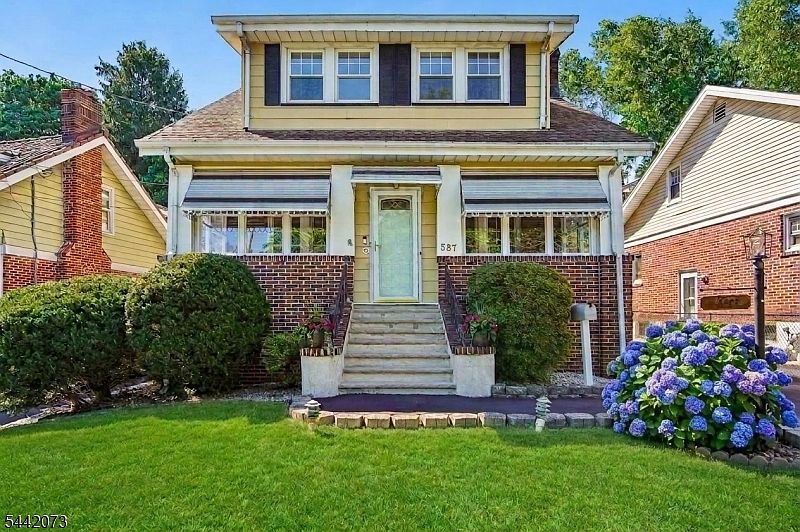 1st image of 587 Woodland Ave