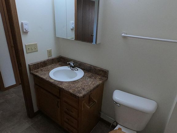 4th image of 670 Banyon Tree Way