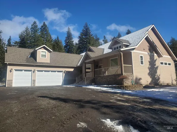 225 Woodland Dr, Saint Maries, ID 83861