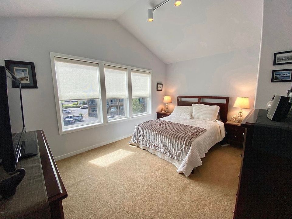 1st image of 475 SE 35th St Unit A7
