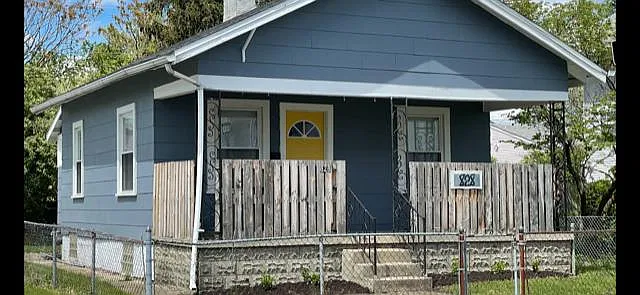 828 Campbell Ave