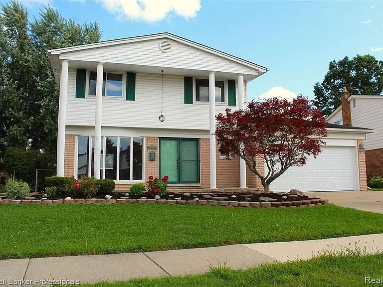 44227 Brandywyne Rd — Photo 1
