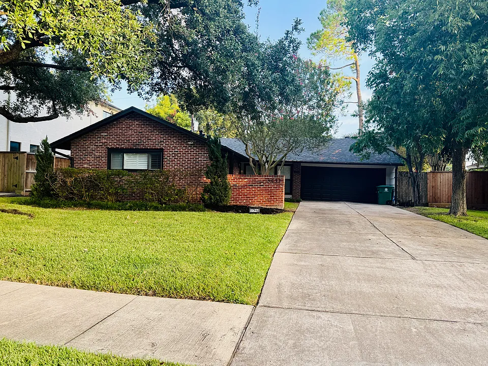 5437 Schumacher Ln