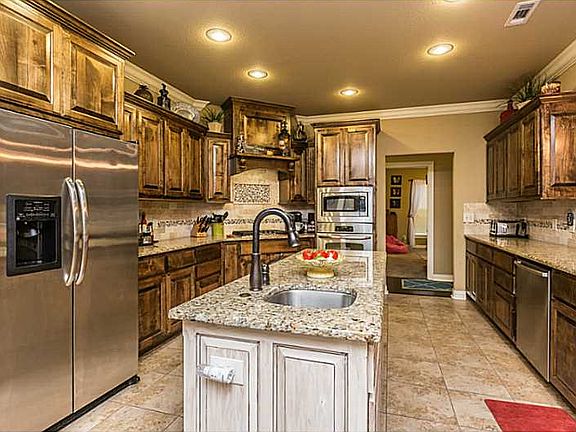 3rd image of 8402 Windsong Ln