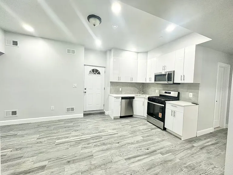 74 Harris Ln #B — Photo 9