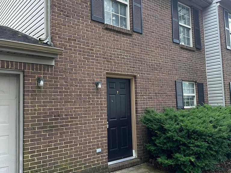 205 Tanbark Dr — Photo 2