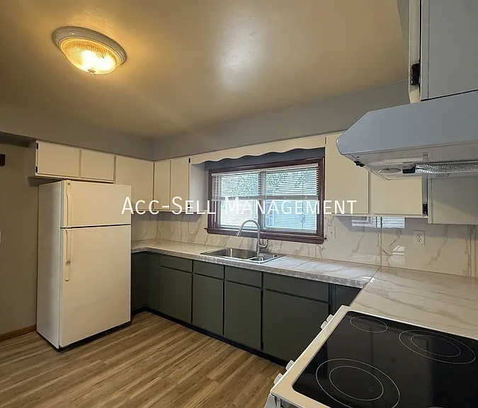 747 7th St NW — Photo 6