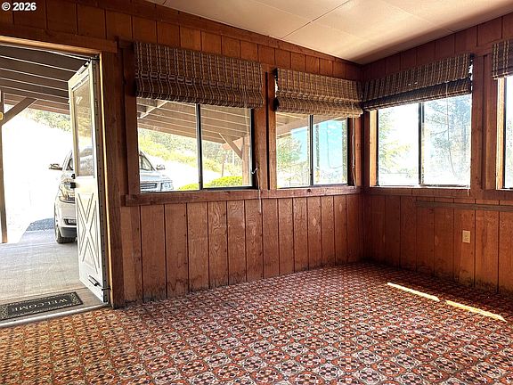 5th image of 141 Mountainspring Ln
