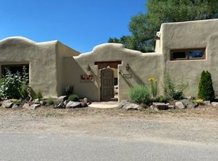 112 Las Cruces Rd, Taos, NM 87571