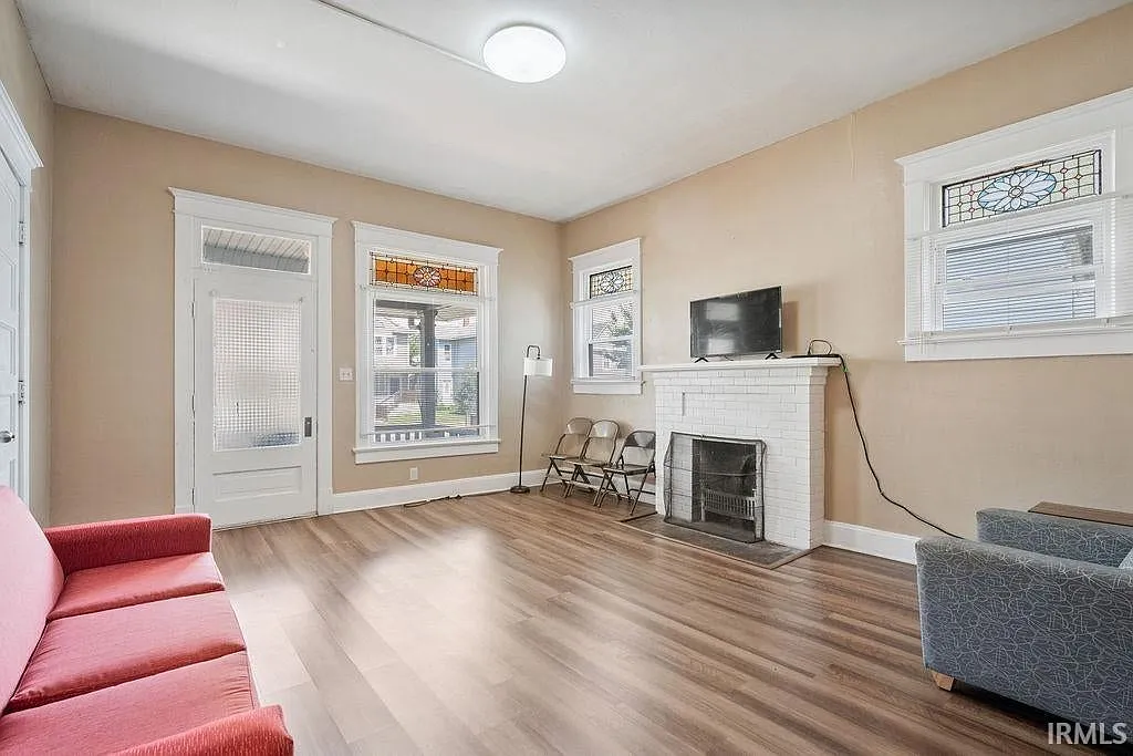 2 bed, 1100 sqft, $1,050 — Photo 2