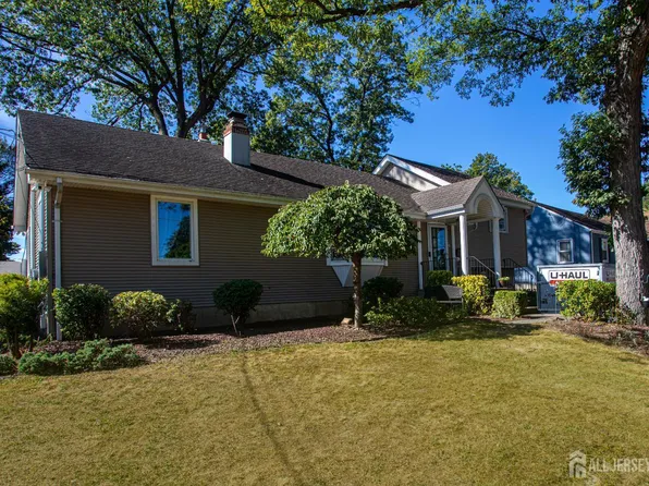 8 Princeton Ct, East Brunswick, NJ 08816