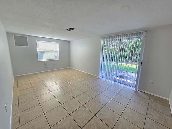 4th image of 6916 Brentford Rd
