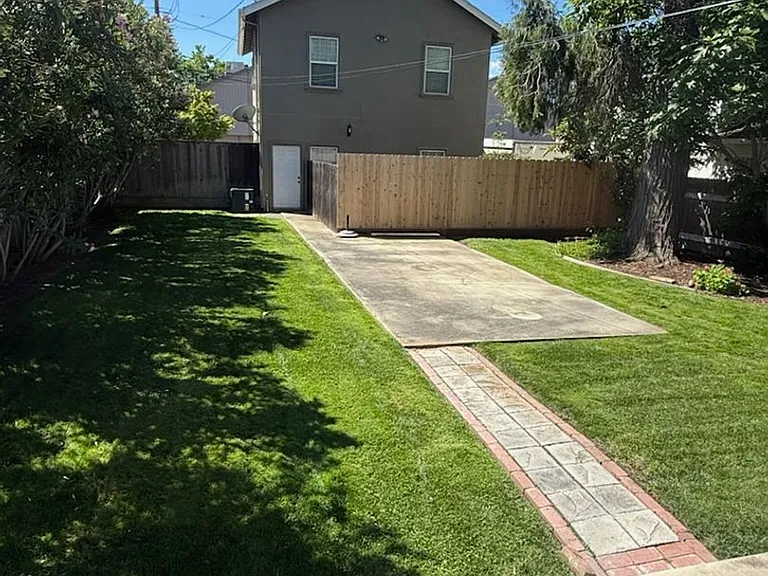 414 W Oak St — Photo 4