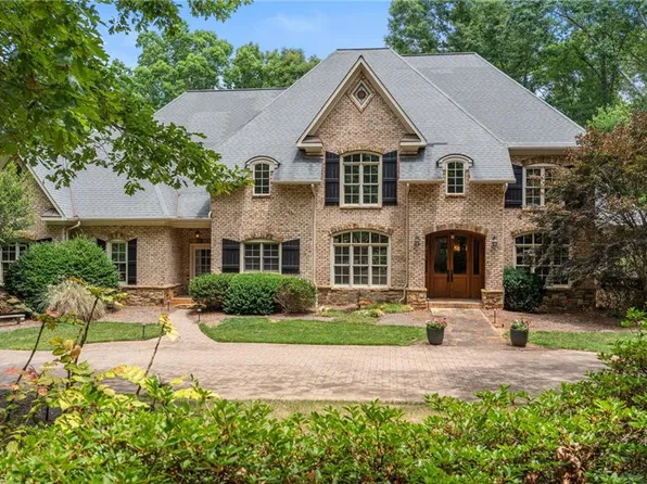 141 Wellsprings Ct, Pfafftown, NC 27040