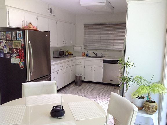 5th image of 2 Sealy Dr