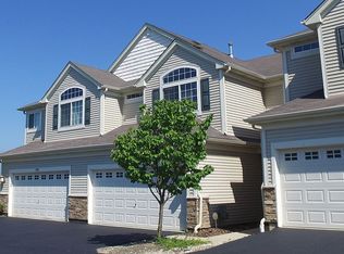 716 S Jade Ln, Round Lake, IL 60073