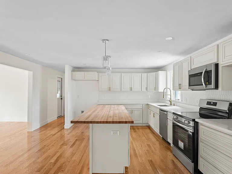 32 Laurel Ln — Photo 6
