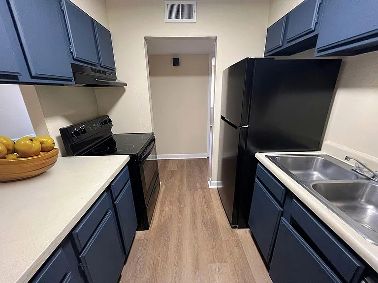 Tiger Den Apartments — Photo 30