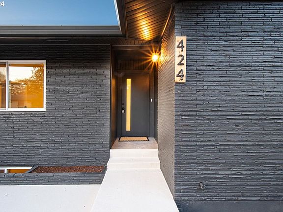 4th image of 424 NW Overlook Dr