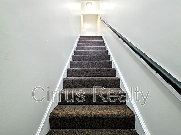 3rd image of 525 Columbia St