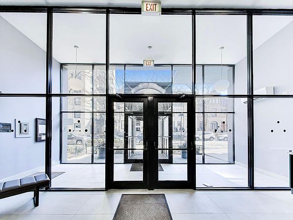 4th image of 2740 N Pine Grove Ave APT 8C