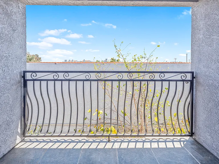310 Olive Ave #6 — Photo 17