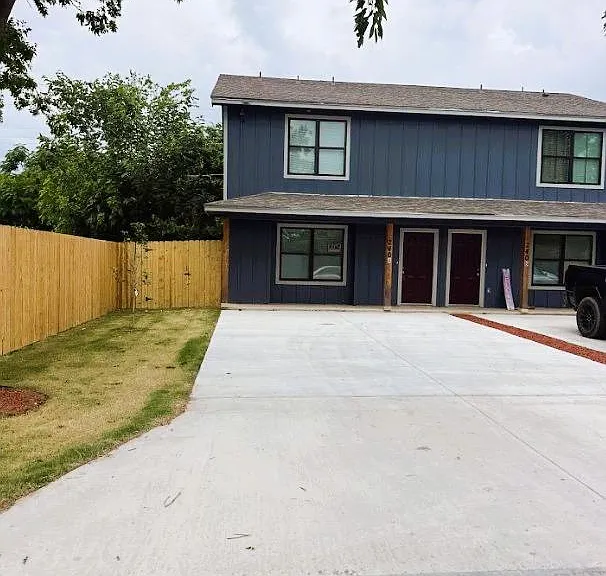 240 W Elm St #A — Photo 22