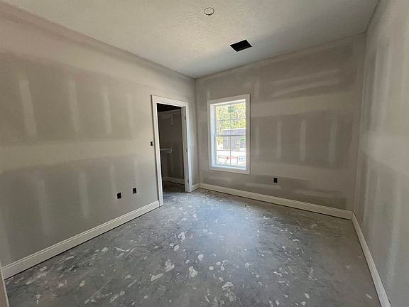 4th image of 204 Jones Rd