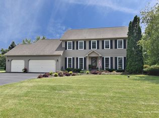 43W349 Beaver Ln, Saint Charles, IL 60175