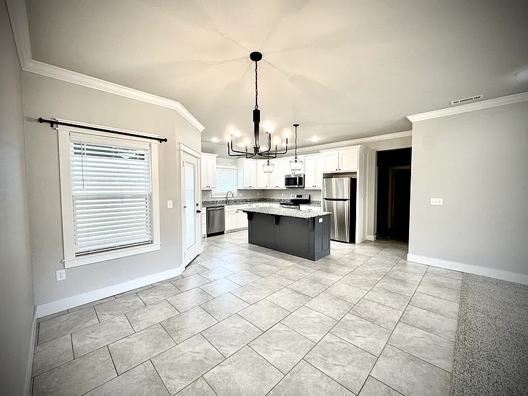 1903 E Hudson Dr — Photo 8