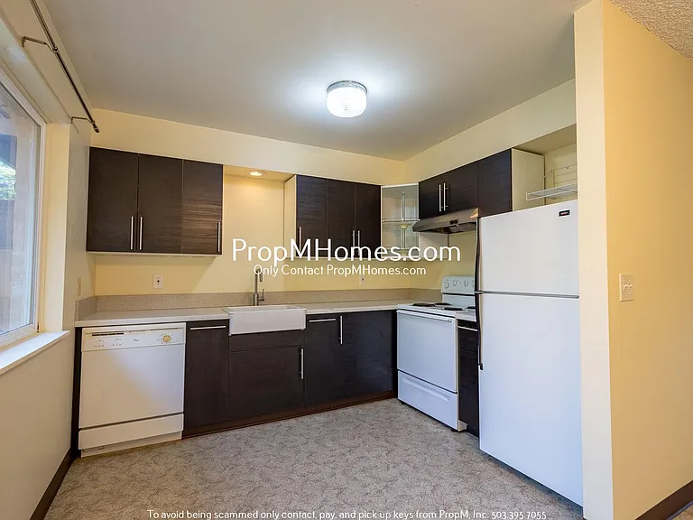 313 East St — Photo 7