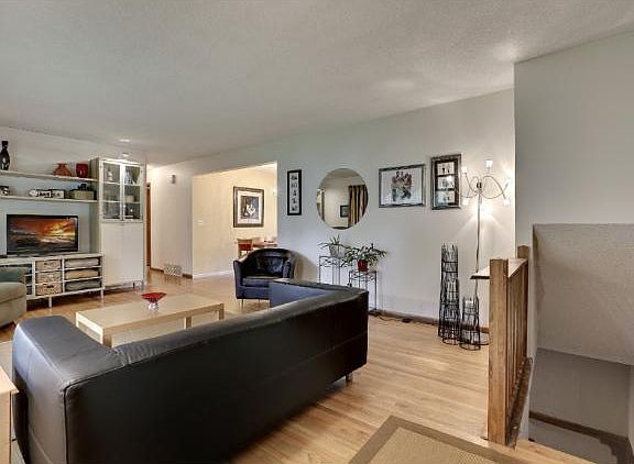 5th image of 7546 Knollwood Dr