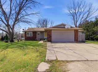 925 E Betsy Ross Dr, Andover, KS 67002