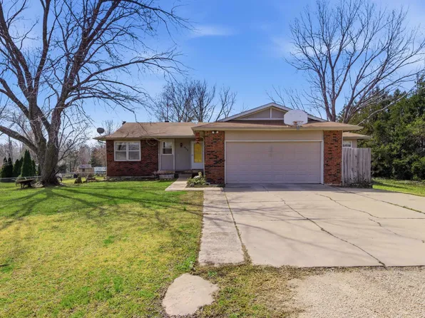 925 E Betsy Ross Dr, Andover, KS 67002