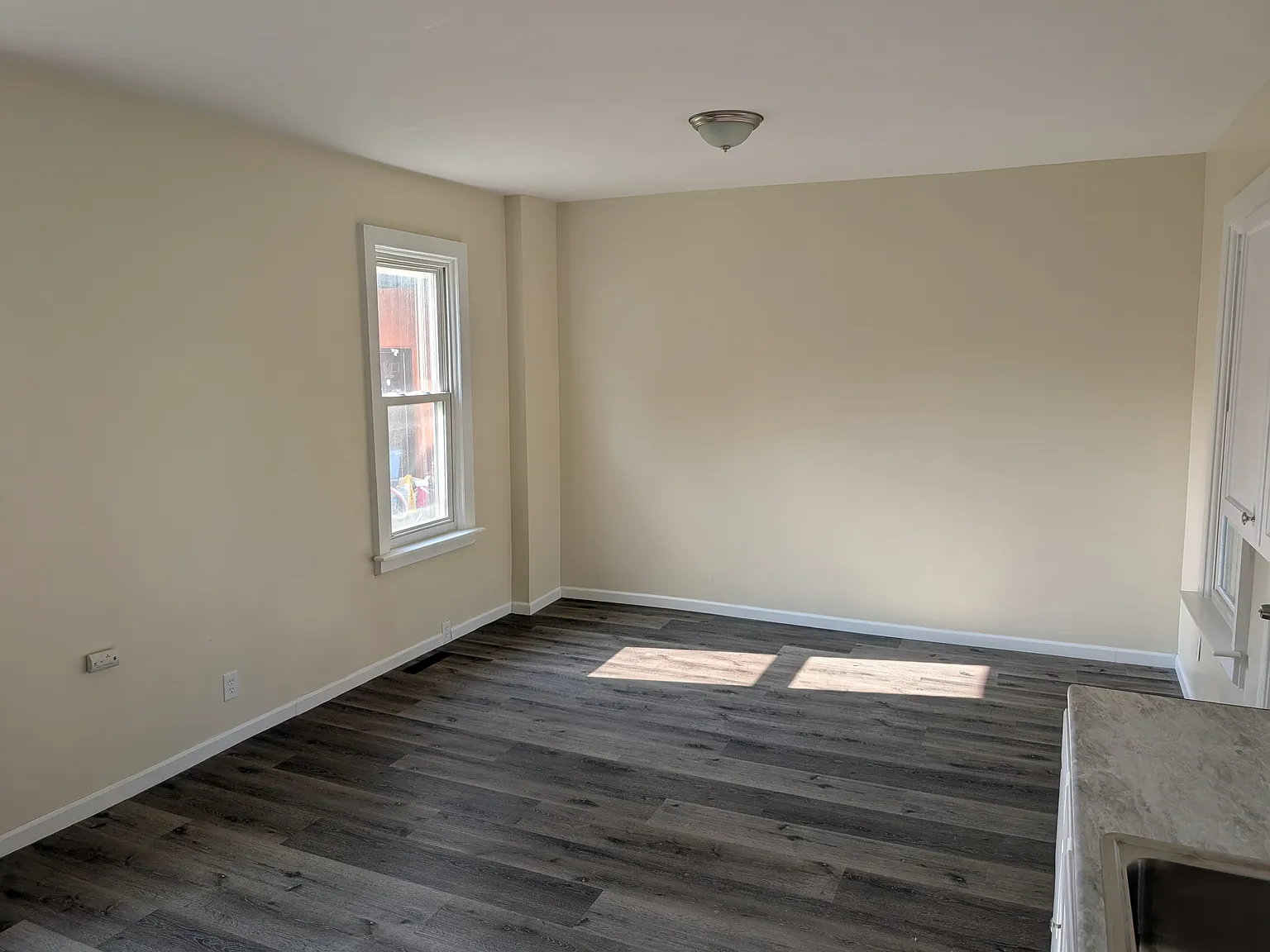2 bed, 1.5 bath, 1100 sqft, $1,500 — Photo 2
