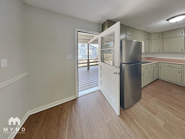 924 Parkway Dr — Photo 11