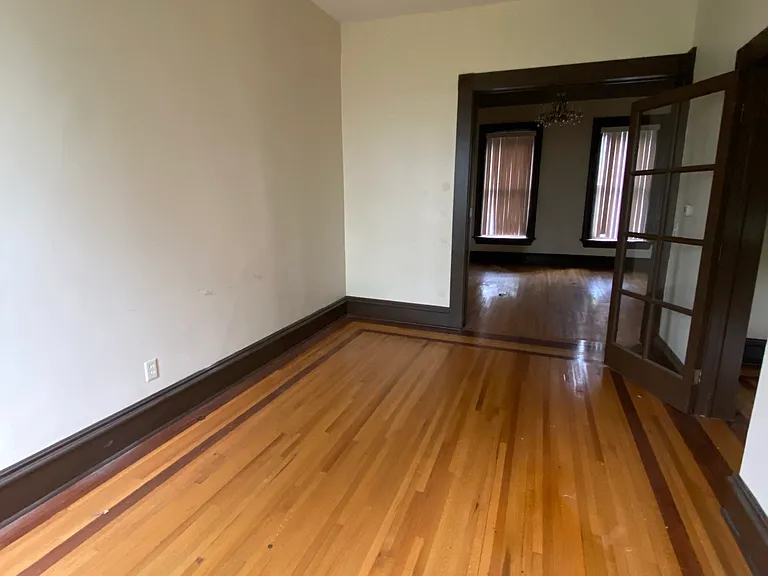 721 W 7th St — Photo 49