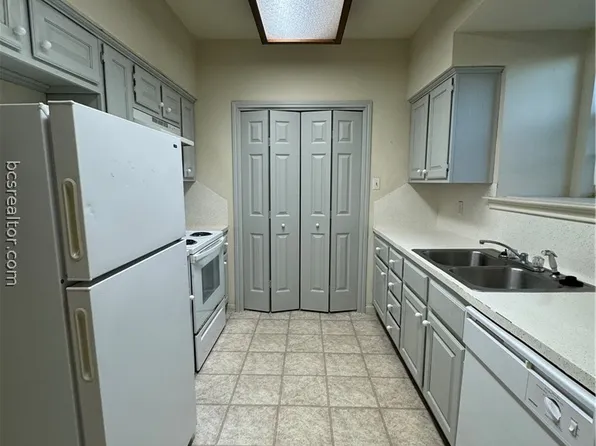 400 Nagle St APT 304, College Station, TX 77840