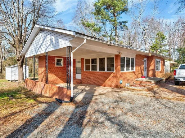 314 S Asheboro St, Liberty, NC 27298