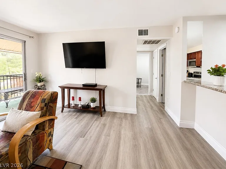 5026 River Glen Dr #162 — Photo 4