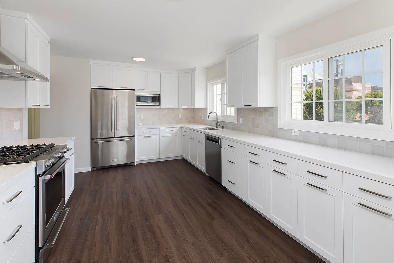 2 bed, 2.0 bath, 1800 sqft, $7,995 — Photo 2