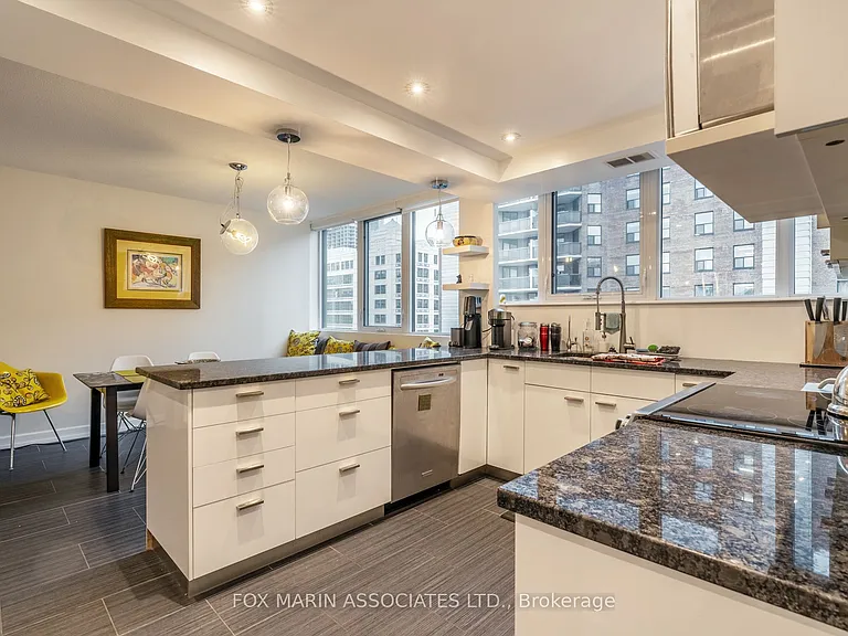 256 Jarvis St #10D — Photo 9